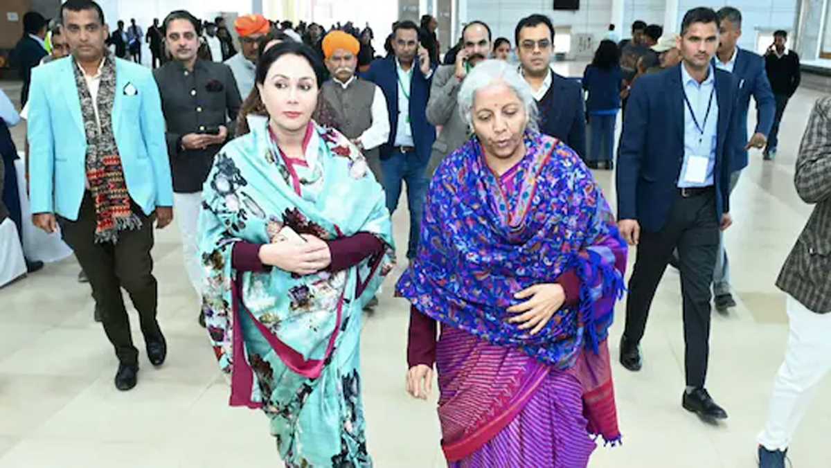 वित्त मंत्री निर्मला सीतारमण 55वीं जीएसटी परिषद की बैठक में भाग लेने के लिए जैसलमेर पहुंचीं